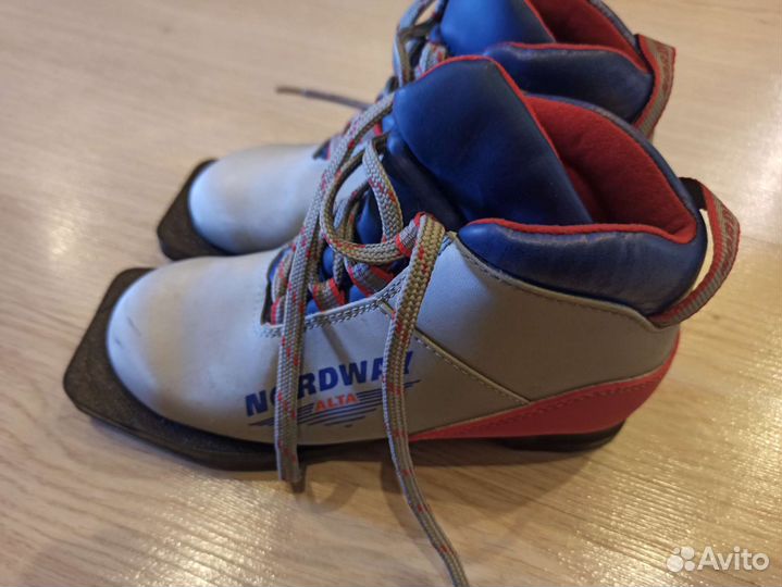 Лыжные ботинки