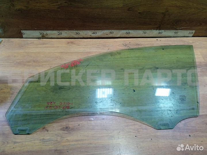 Стекло двери передней Вольво V50