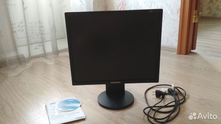 Монитор Samsung 943b