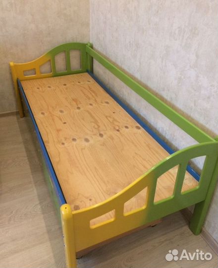 Кровать с матрасом(170*70)