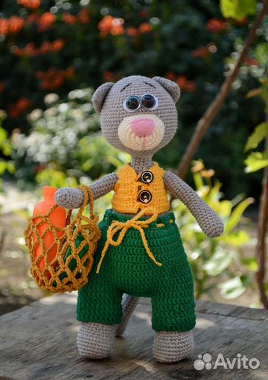 Вязаный котик ручной работы
