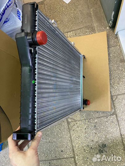 Радиатор охлаждения BMW 5(e39), 7(e38)