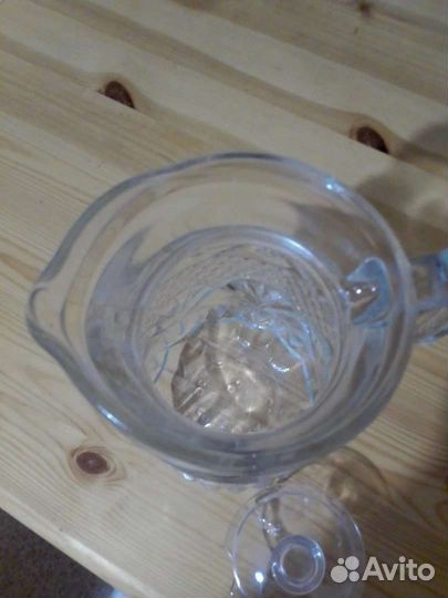 Стеклянный кувшин с крышкой