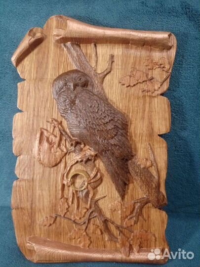 Резное панно из дерева