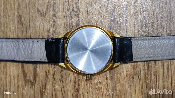 Часы наручные Луч 