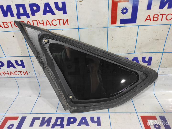 Стекло кузовное глухое правое Ford Focus 3 2010630