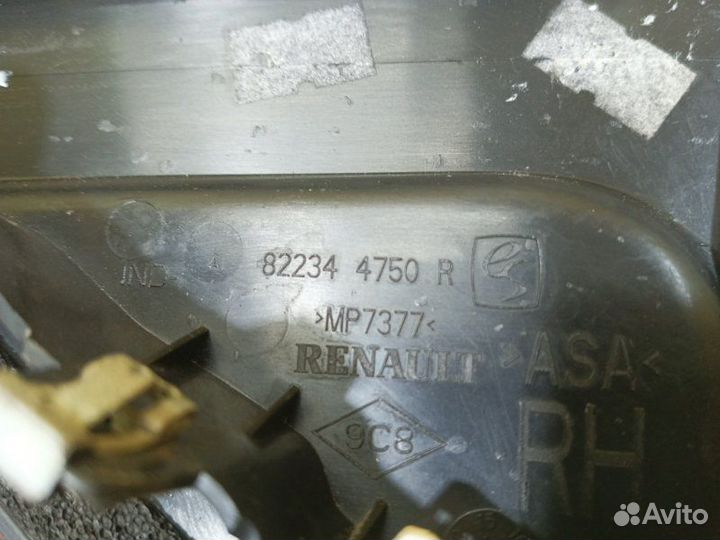 Молдинг стойки двери задний правый Renault Kaptur