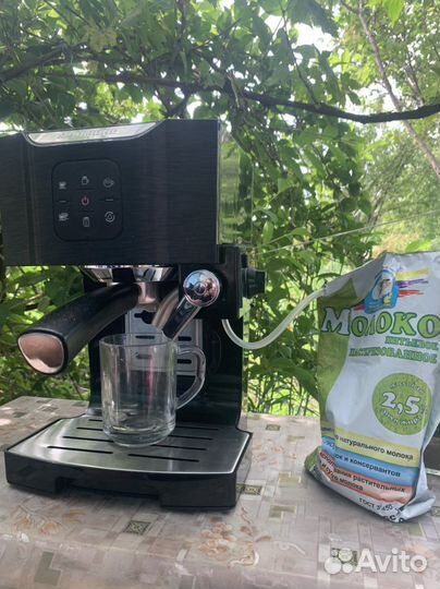 Кофеварка рожковая Redmond RCM 1511