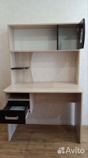 Письменный, школьный стол