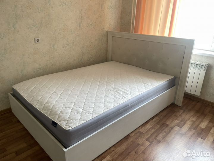 Кровать двухспальная 140 200 с матрасом