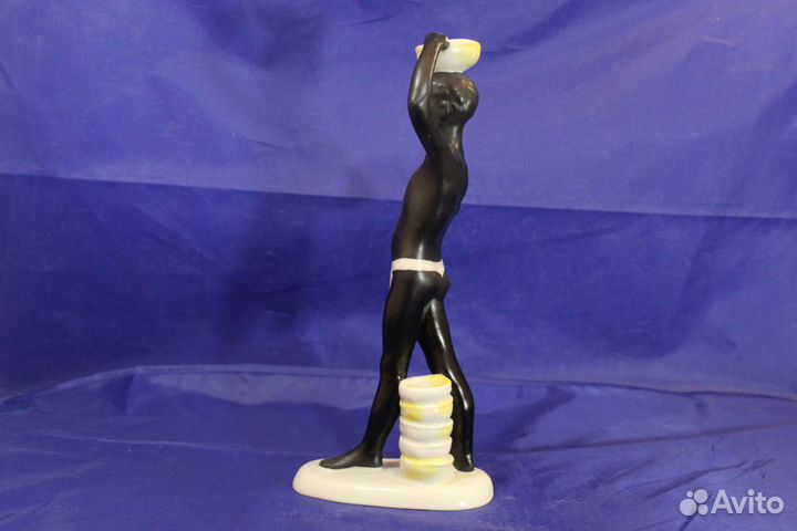 Статуэтка фарфор Африка Негр разносчик с чашей лфз