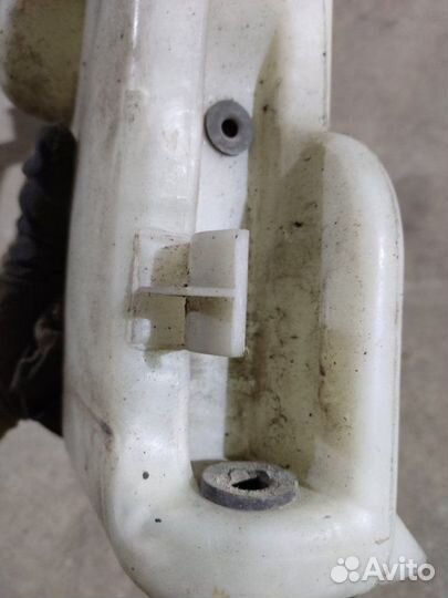 Бачок омывателя стекла Audi A8 D2 седан ACK 2.8I