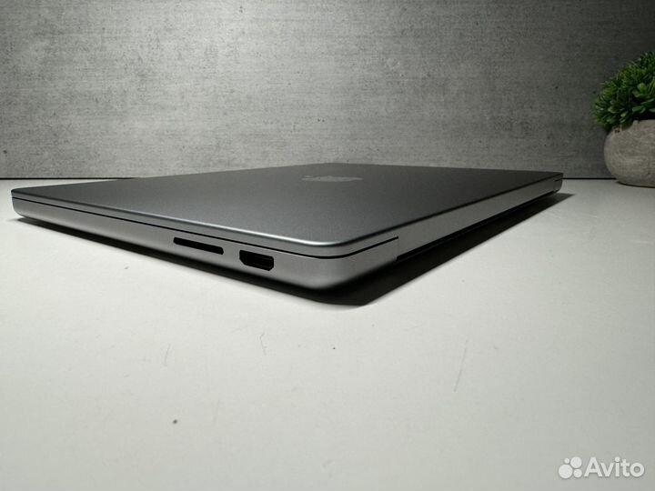 MacBook Pro 14 2023 M3 8/1024 (5 циклов)