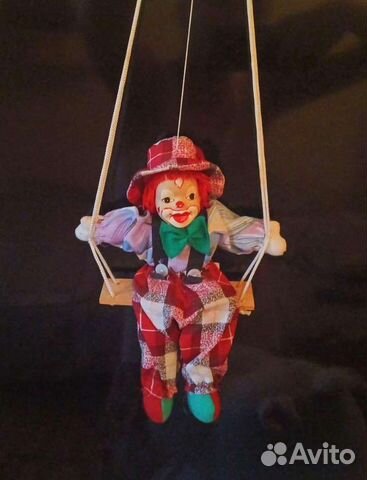 Фарфоровый клоун на качели