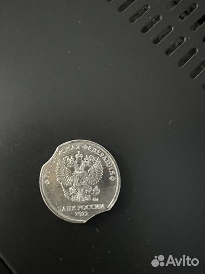 2 рубля 2022 года, заводской брак