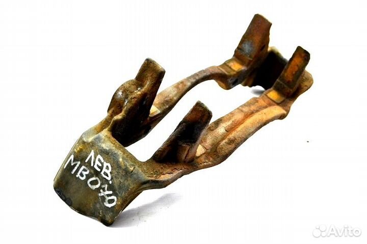 Скоба суппорта переднего моста, левая mercedes-ben