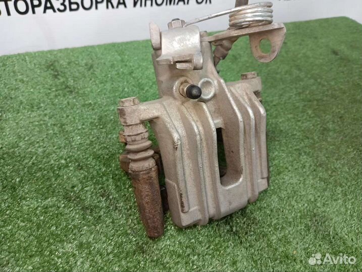 Задний левый суппорт Volkswagen Passat B5