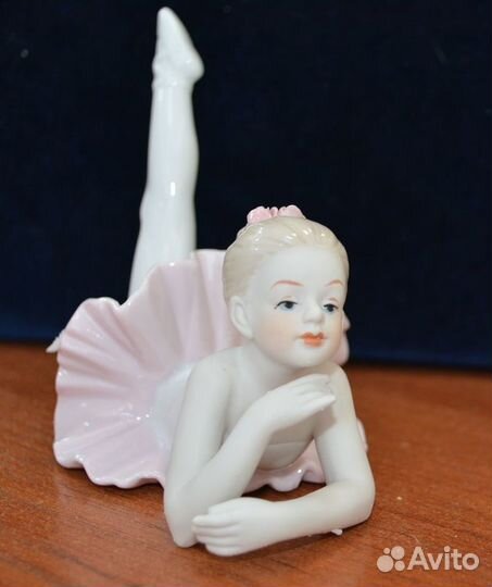 Фарфоровая статуэтка- юная балерина (8)
