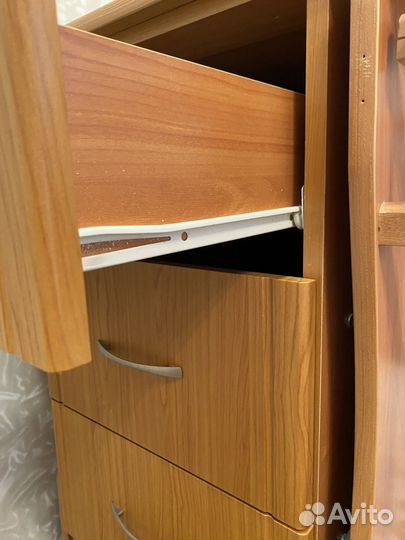 Детская кроватка с маятником