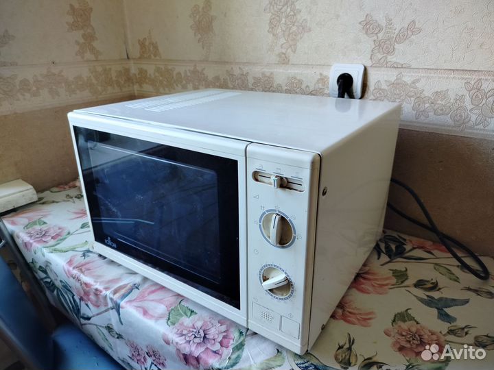 Большая микроволновая печь