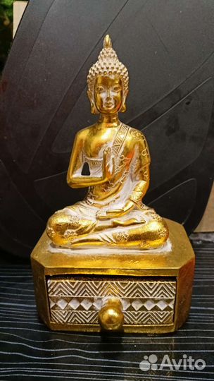 Статуэтка будды