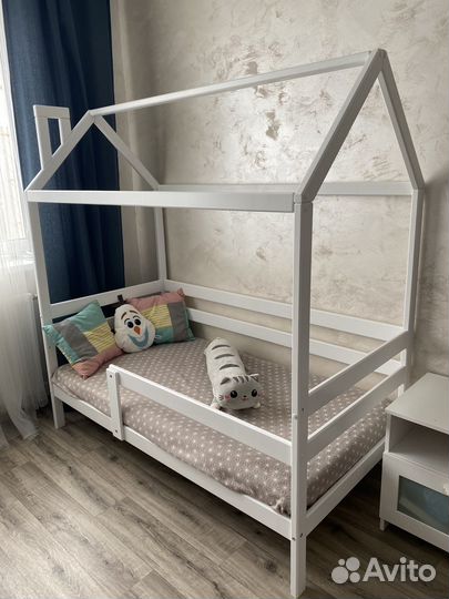 Детская кровать Домик с матрасом