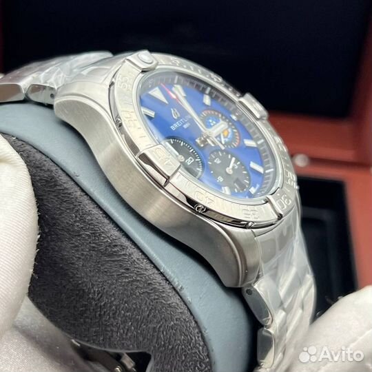 Часы Breitling Avenger 27