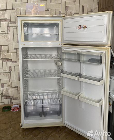 Холодильник бу Атлант