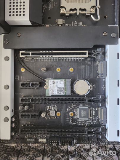 Nzxt Z690 материнская плата