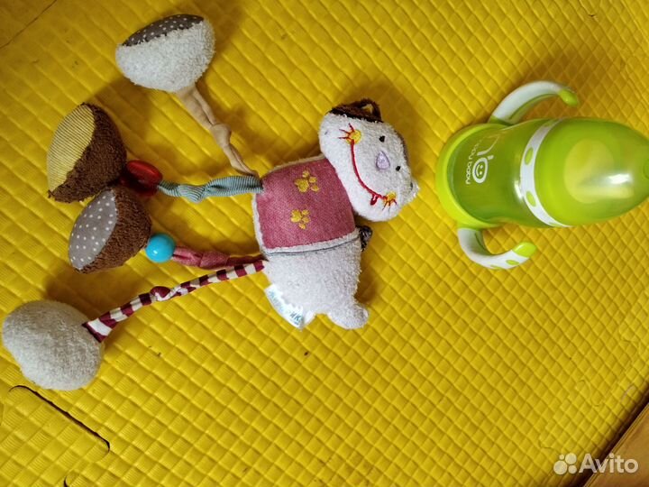 Поильник и подвеска в коляску