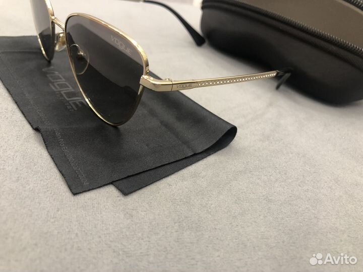 Женские солнцезащитные очки Vogue
