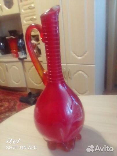 Оригинальный кувшин с нежным рисунком