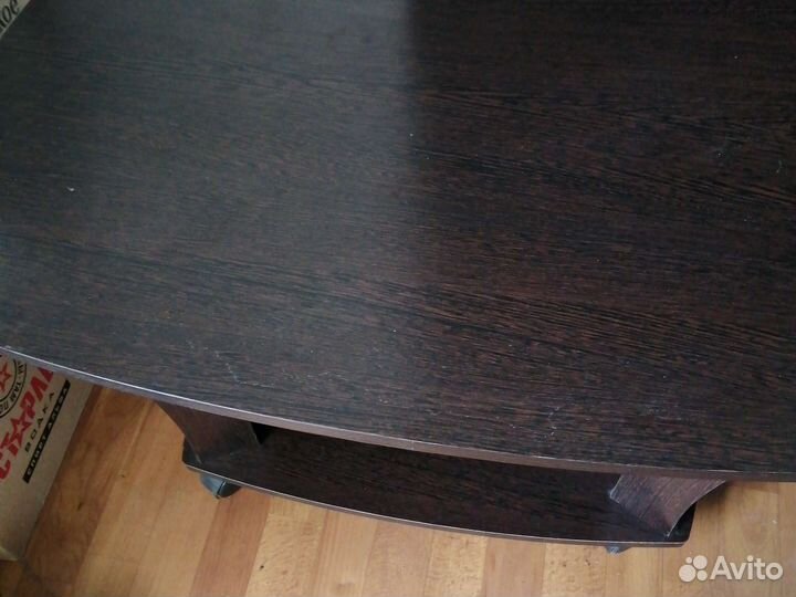 Стол и стулья