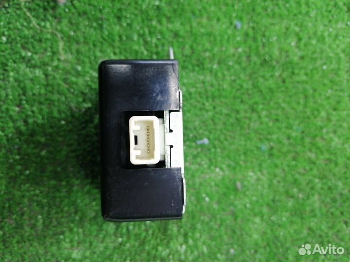 Блок управления дверьми Toyota Wish ZNE10 1ZZ-FE