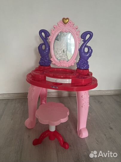 Туалетный столик для девочки