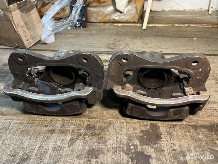 Суппорта передние пара Tucson 1 / Sportage 2