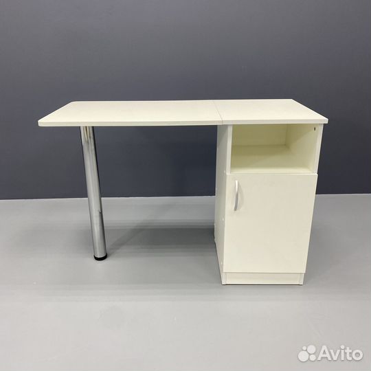 Стол для маникюра с тумбочкой