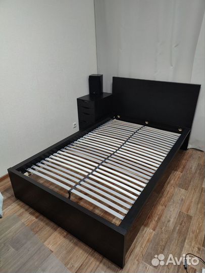 Кровать IKEA malm с матрасом IKEA morgedal