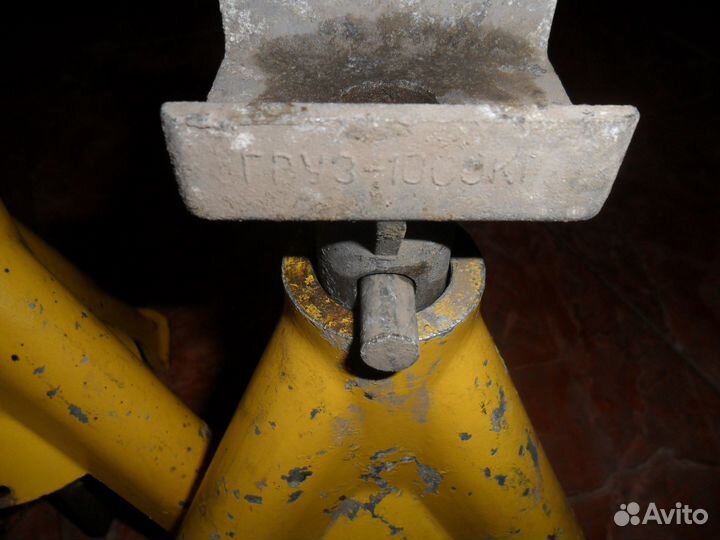 Подстраховочная стойка подставка для автомобиля