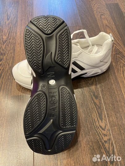 Кроссовки мужские белые