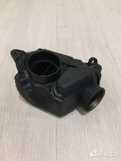 Резонатор воздушного фильтра Mercedes Benz C200