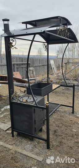 Мангальная зона под крышей