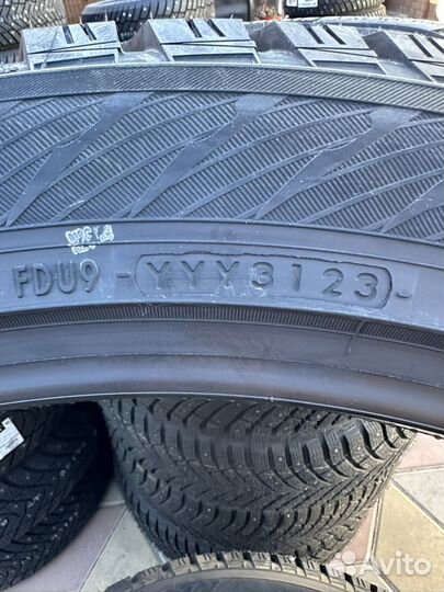 Yokohama IceGuard Stud IG65 285/45 R22 111T