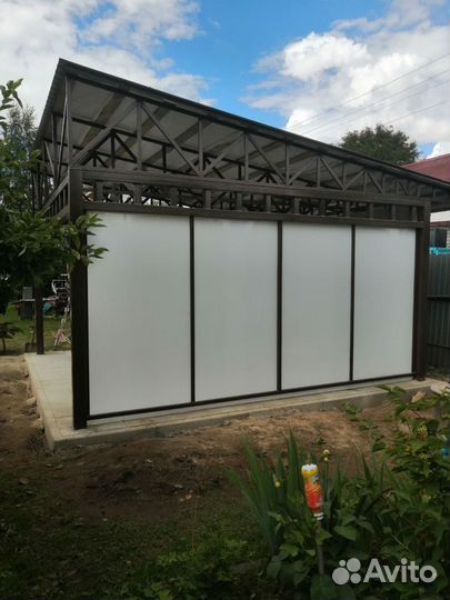 Беседка у дома