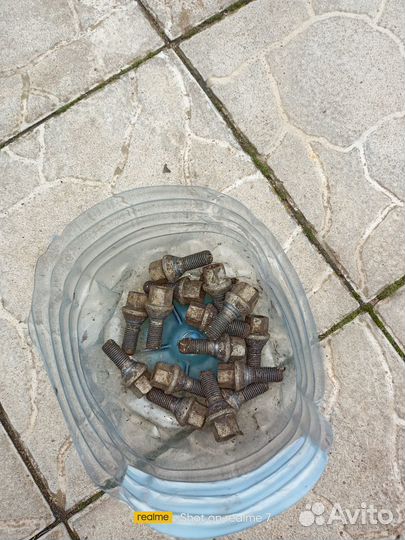 Болты крепления штампованного колеса