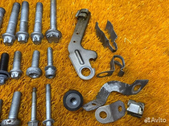 Болты и гайки двс Bmw 3-Series E90 N46B20B 2008