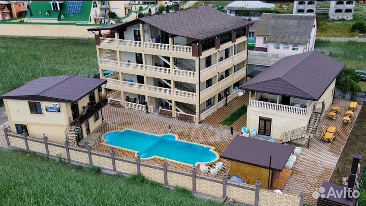 Семейная пара помощники по хозяйству