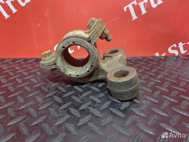 Кронштейн стабилизатора переднего