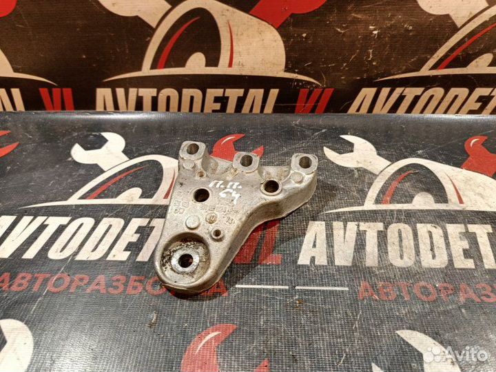 Кронштейн опоры двигателя Skoda Rapid хэтчбек