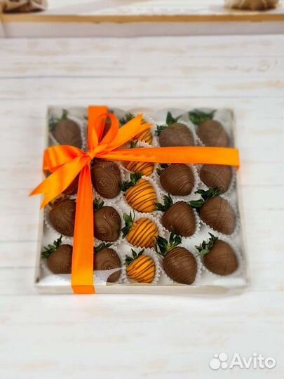 Коробочки с клубникой